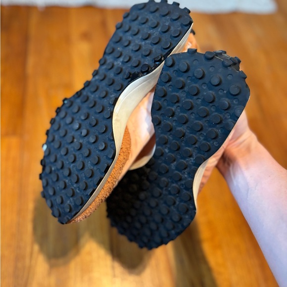 New Balance 327 Casual Women's Sneakers Shoes Peach Blossom size 10 - Picture 6 of 8